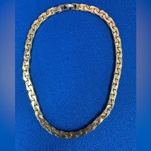 Vintage Gold Tone Chevron Link XOXO Chain Necklace